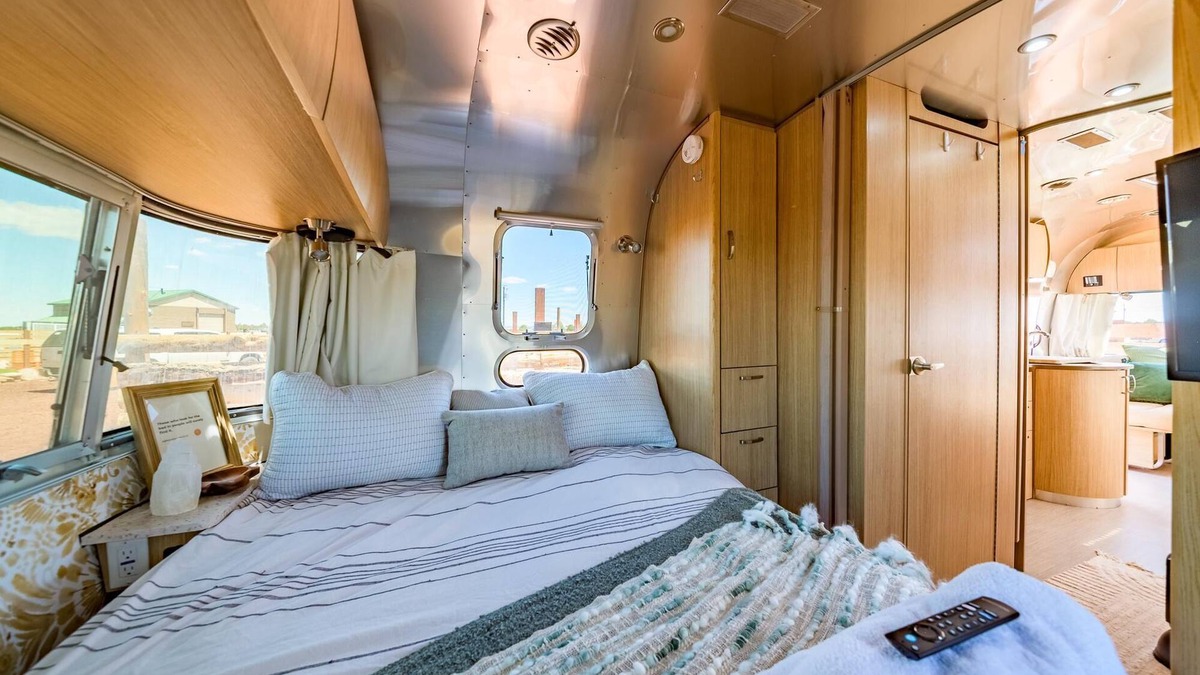 Valle House | Airstream w/Private Hot Tub (Unit B) - 4 Person Airstream with Private Hot Tub