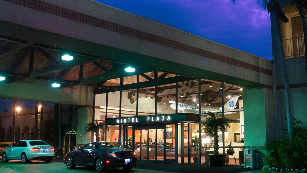 Lake Balboa Hotel | Airtel Plaza Hotel