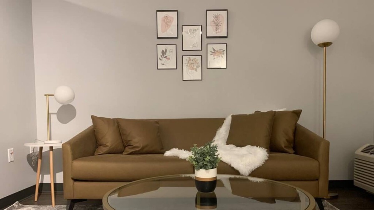 Des Moines Apartment | Airy 1BD/1BA + City Views - Downtown Des Moines
