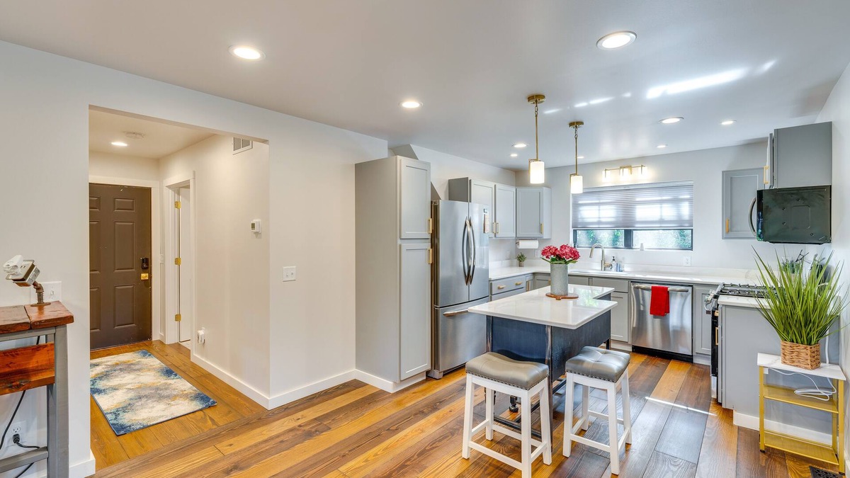 Belleville Apartment | Airy Belleville Guest House with Deck!