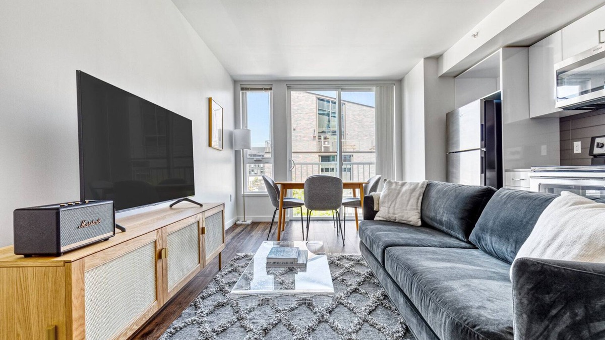 Wilburton Apartment | Airy Bellevue Studio w/Gym, W/D, near Spring District, by Blueground