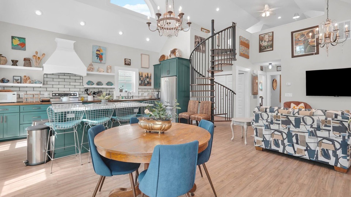 Isle of Hope Historic District House | Airy Isle of Hope Coastal Cottage Near Marsh by Lucky Savannah