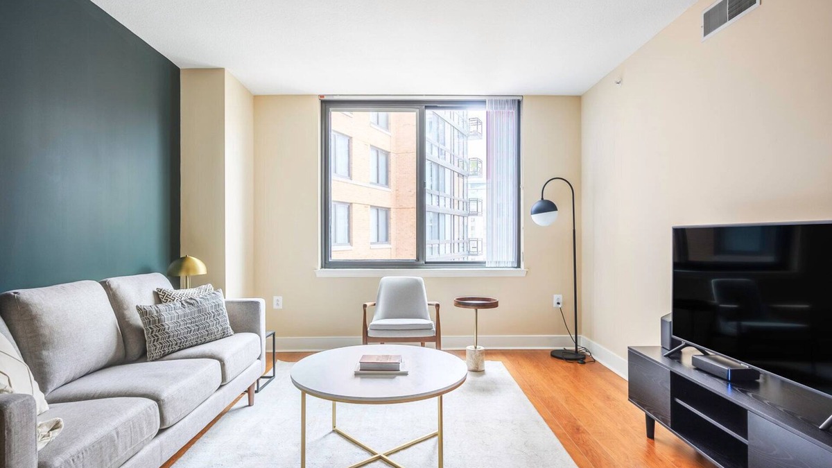 Mount Vernon Triangle Apartment | Airy Mount Vernon 1BR w/Gym, Pool, Rooftop, near Metro, by Blueground