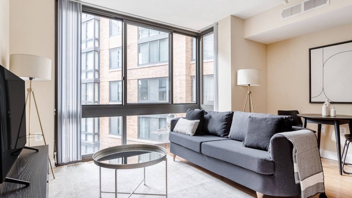 Mount Vernon Triangle Apartment | Airy Mount Vernon 1BR w/Gym, Pool & W/D, near Chinatown, by Blueground