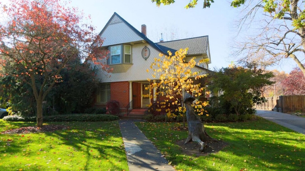 Walla Walla House | AK Dice House · Large Gracious Home on Lovely Catherine Street