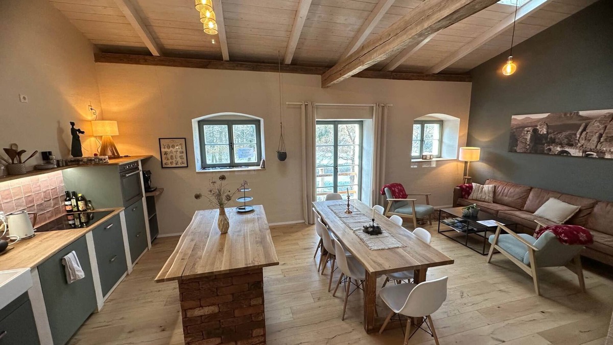 Pirna Apartment | Akelei apartment with sauna, mini pool and garden, Akelei apartment on the upper floor