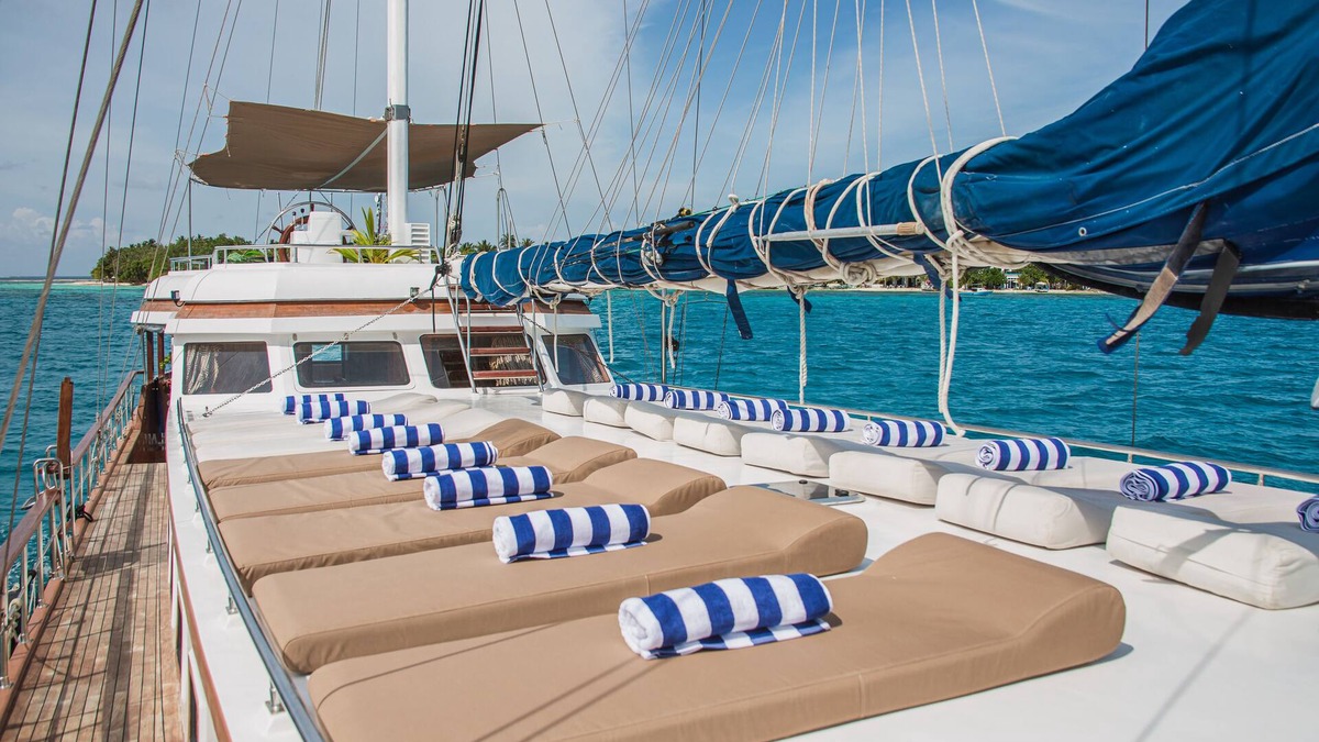 Dhidhoofinolhu Island Hotel | Akoya Pearl