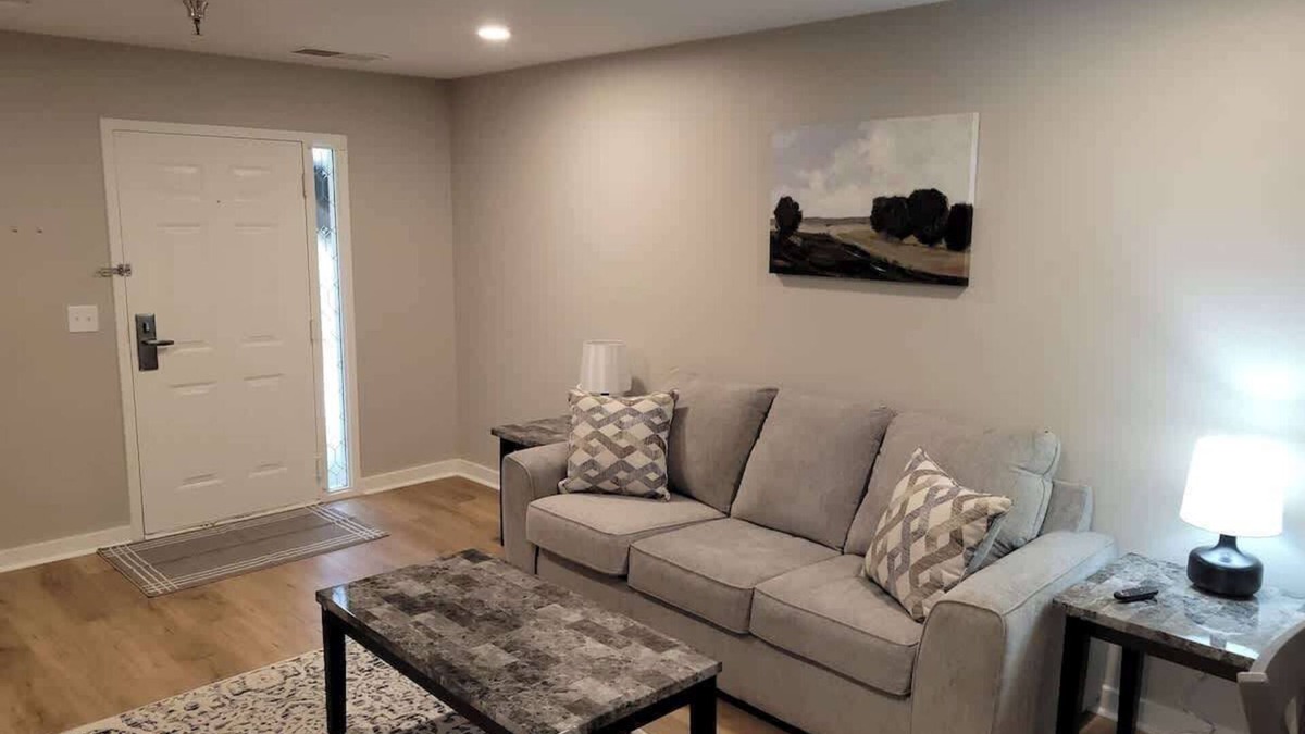 South Central Omaha Apartment | Aksarben Area-Modern & Spacious