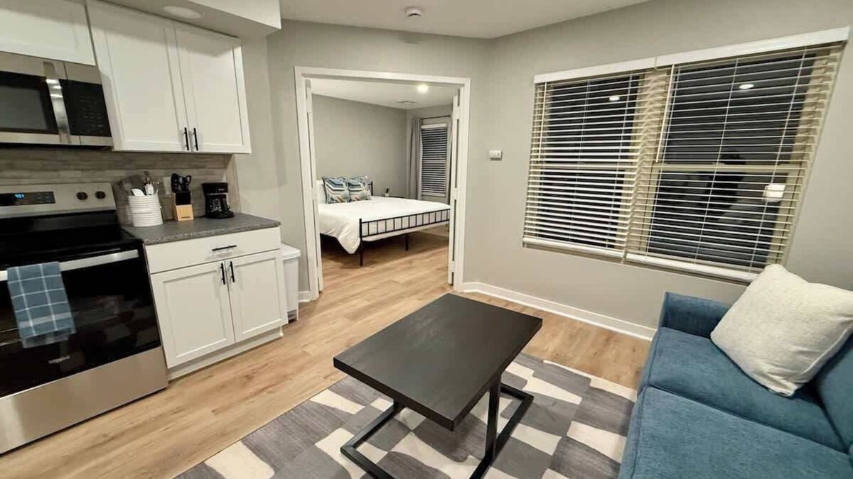 South Central Omaha Apartment | Aksarben, modern,second floor w/onsite-parking