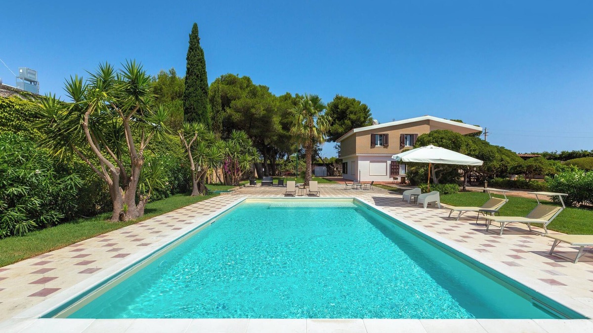 Lecce Villa | Al Giardino dell`Eden by BarbarHouse