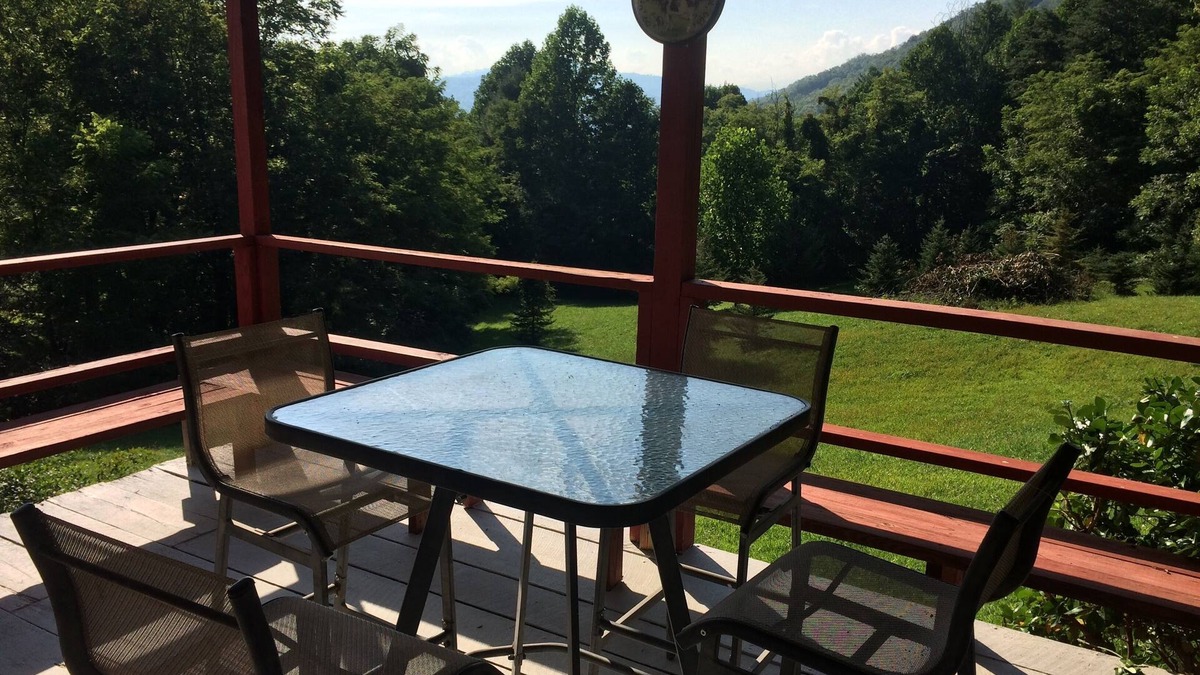 Bryson City House | Alarka Cabin Guest House With Great Mountain Sunsets And WiFi Included