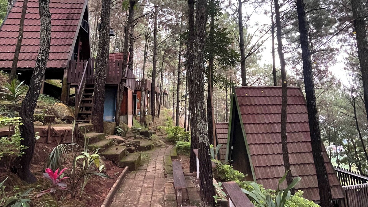 Pacet House | Alas Pacet by TwoSpaces Mojokerto