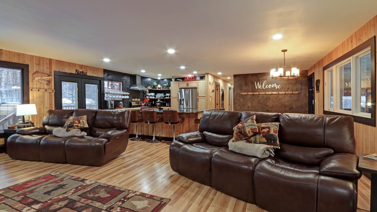 Sand Lake House | Alaskan 2300 sq ft Modern Cabin Hotel Like home with Hot Tub