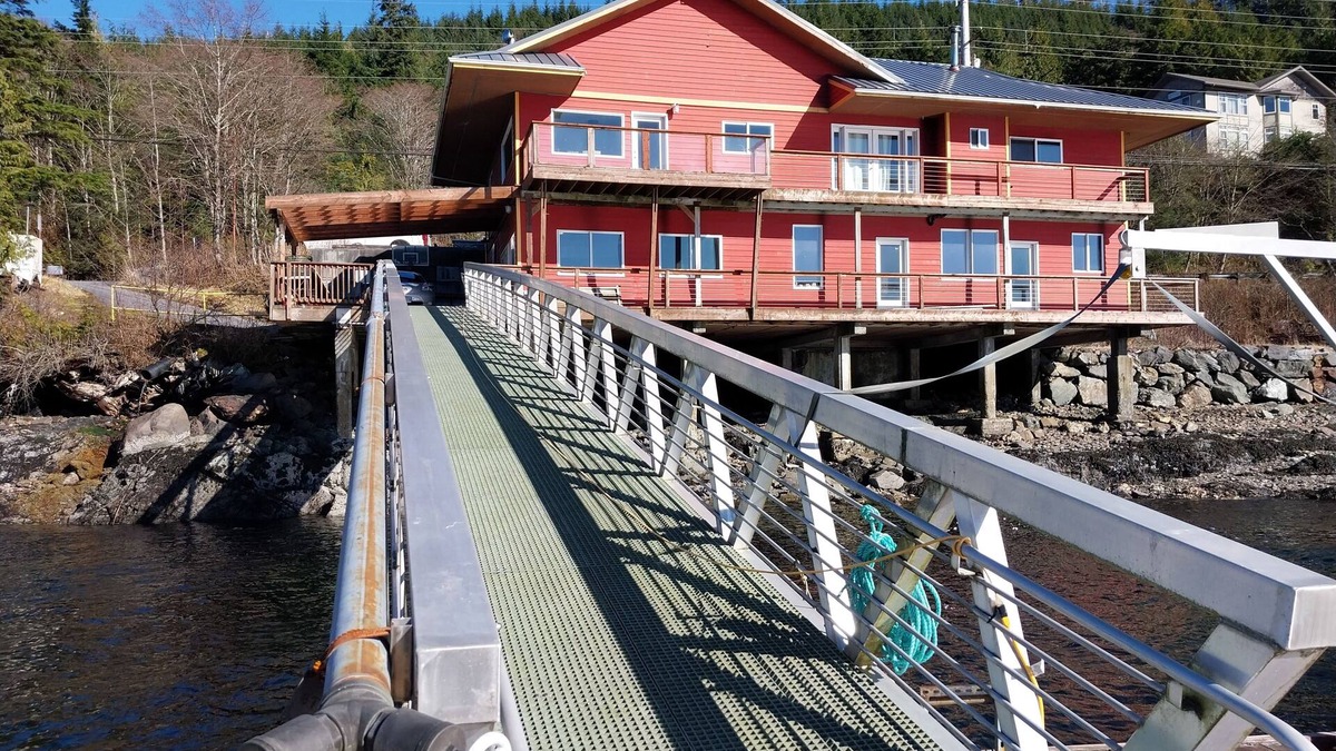 Ketchikan Apartment | Alaskan Fishing package, water front 3 bedroom apt, Car and fishing boat