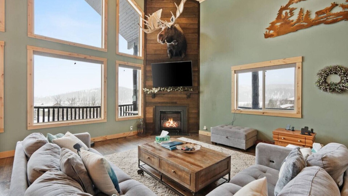 Island Park Apartment | Alaskan Moose Lodge | Yellowstone + Hot Tub, Fire Pit & AC