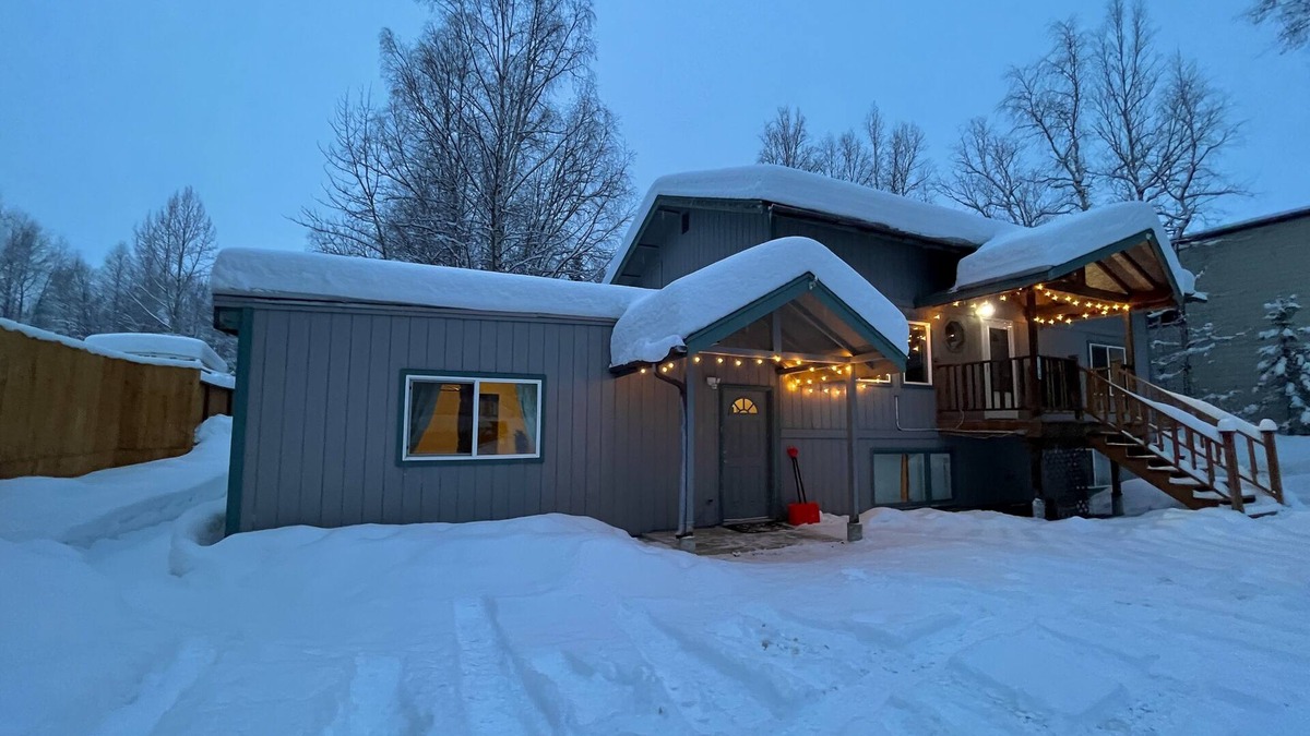 Chugiak Apartment | Alaskan studio in the mountains