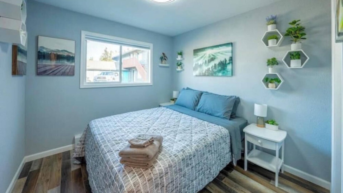 Turnagain Apartment | Alaskan Wilderness Escape [14]