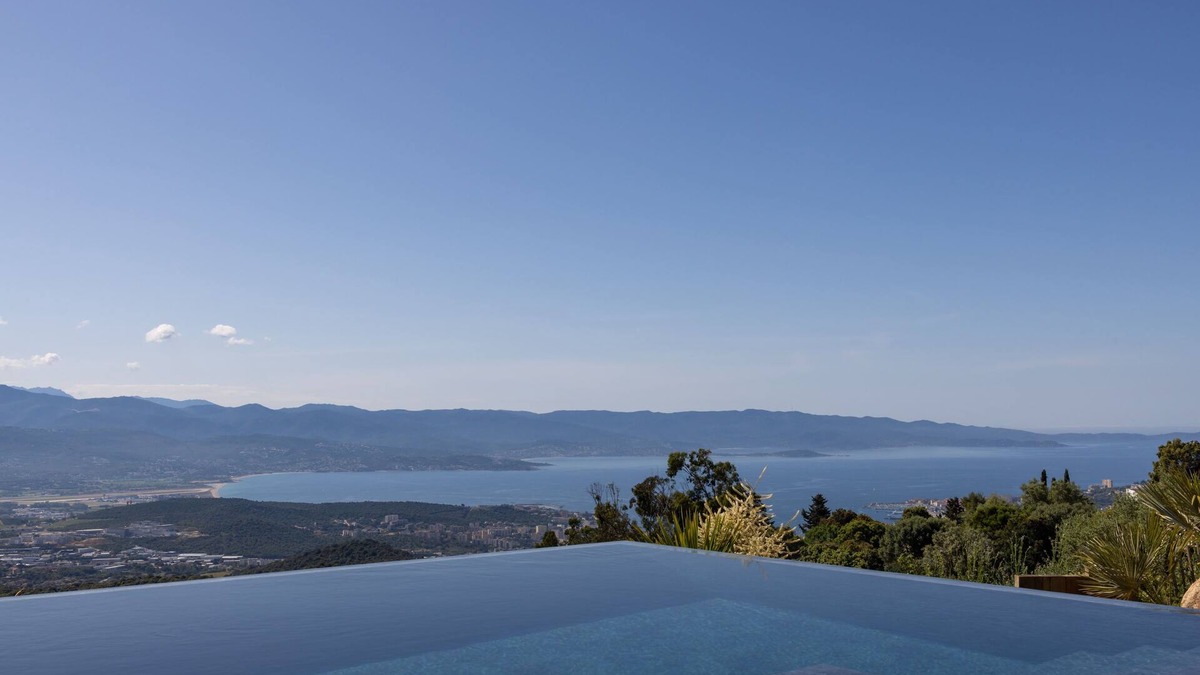 Alata Villa | ALAV13AC Located in the village of Alata, overlooking the bay of Ajaccio 6bedrooms