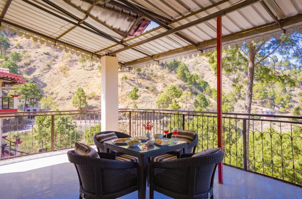 Kasauli Villa | Alaya Stays Captains Nest 3 BHK Retreat With Garden & Scenic Views