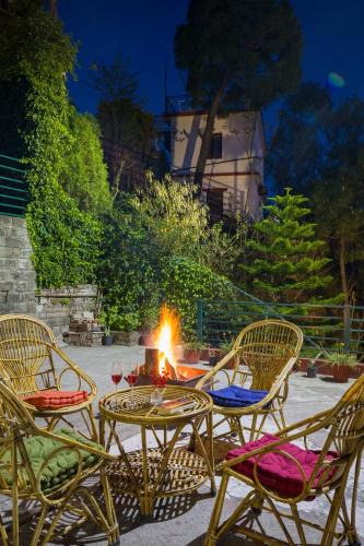 Kasauli Villa | Alaya Stays Pine View Cottage - 3 BHK Himalayan Retreat with Scenic Views