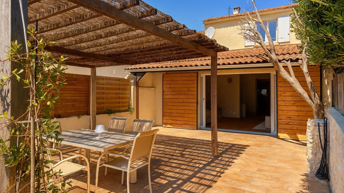 Pineto Villa | Alba | Air-conditioned, Wi-Fi, PMR, beach 20 metres away