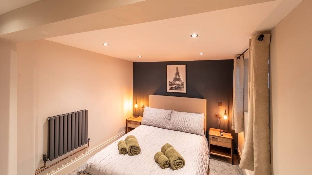 Cheltenham House | Albert House - 3 Beds, Central & Racecourse!