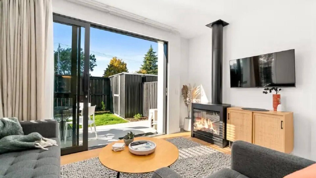 Albert Town House | Albert Town, Wānaka Townhouse - Toi Toi