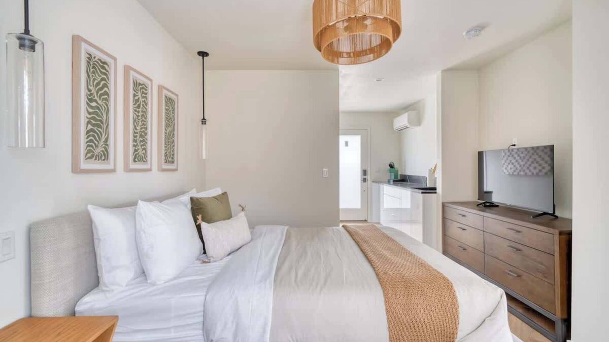 Alberta Arts District Apartment | Alberta Arts-tastic Mother-In-Law Suite