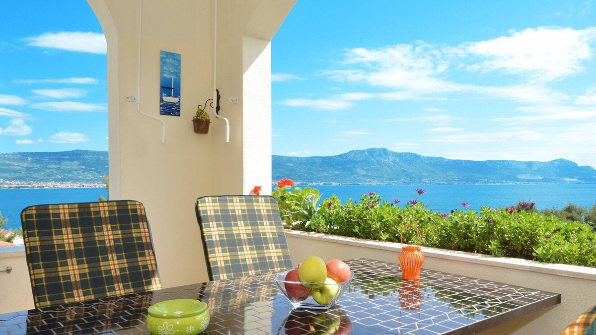 Municipality of Trogir Apartment | ALBUS 2 sea view for 4+1 persons, 160m from beach