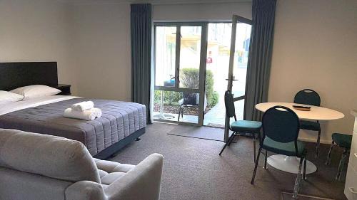 Sherborne Street Hotel | Alcala Motor Lodge