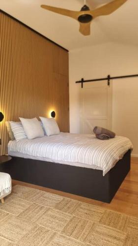 Suffolk Park Apartment | Alcorn Garden Studio - Dog friendly 2 mins walk to beach