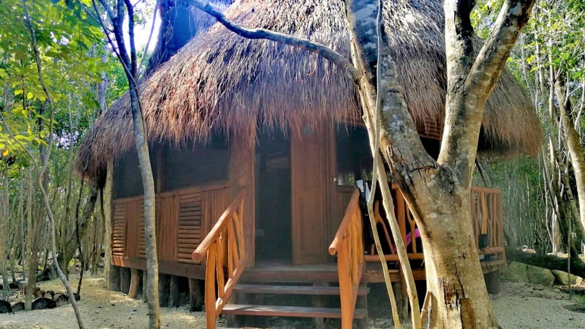 Puerto Morelos Hotel | Aldea Maya-Ha Cabañas con cenotes
