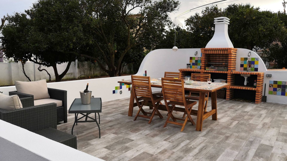 Setubal House | Aldeia De Luz - Charming 3 Bedroom House with Pool, BBQ, Garden & Games Room