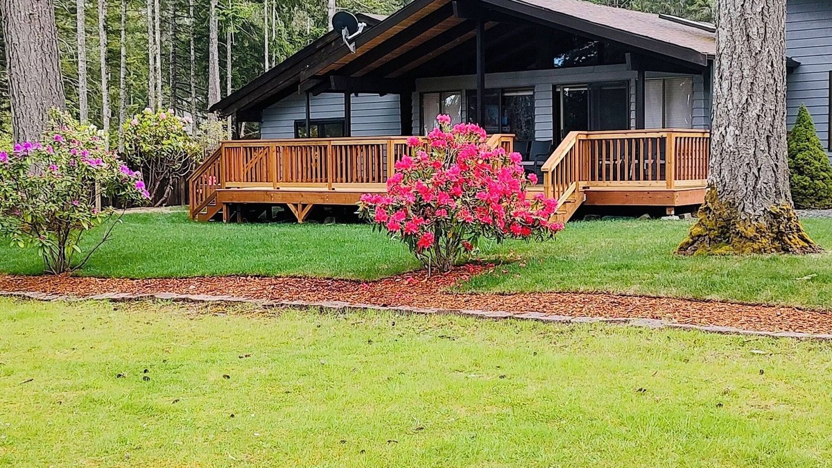 Union House | Alderbrook 2 Bedroom Golf Course Home w/View & Hot Tub
