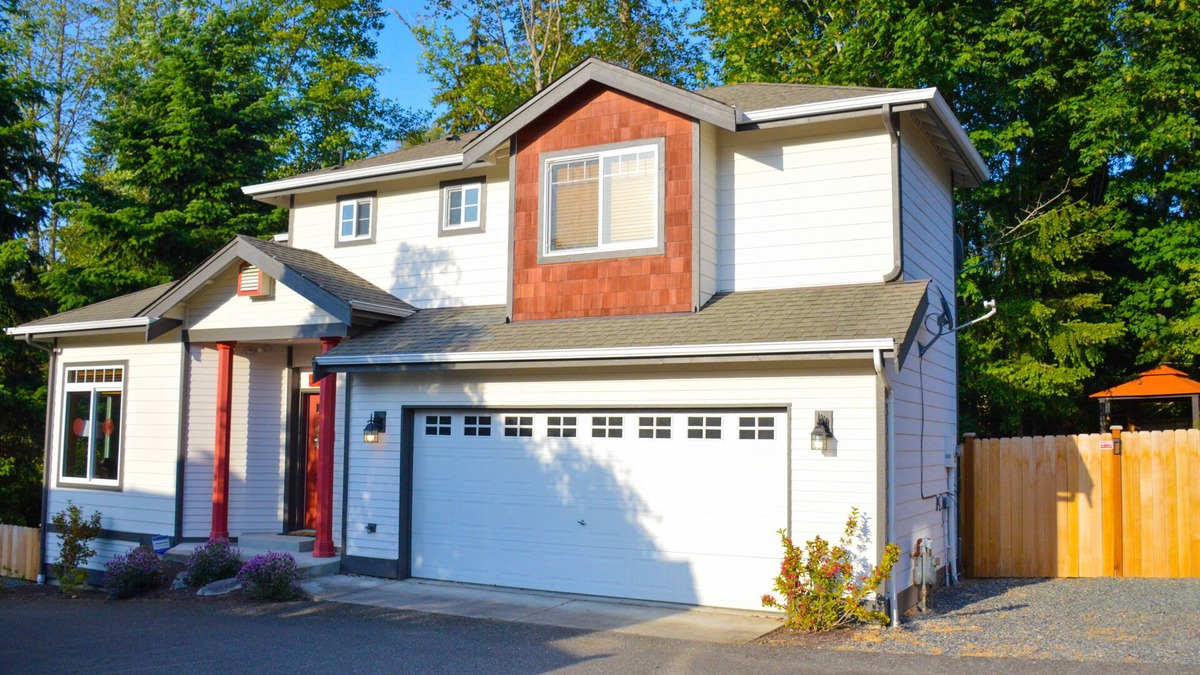 Lynnwood House | Alderwood Retreat - Sleep up to 8 - Weekly and Monthly Rate Available - NEW AC