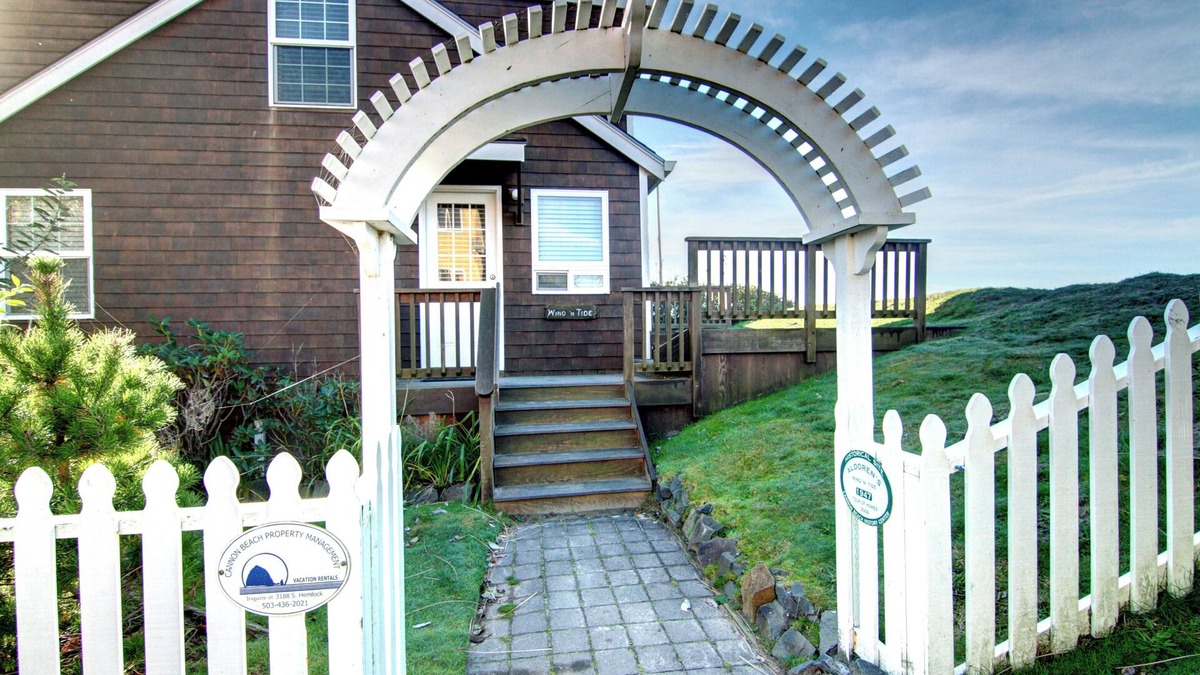 Tolovana Park House | Aldoren's Wind 'n Tide - Oceanfront - Cannon Beach Property Mgmt