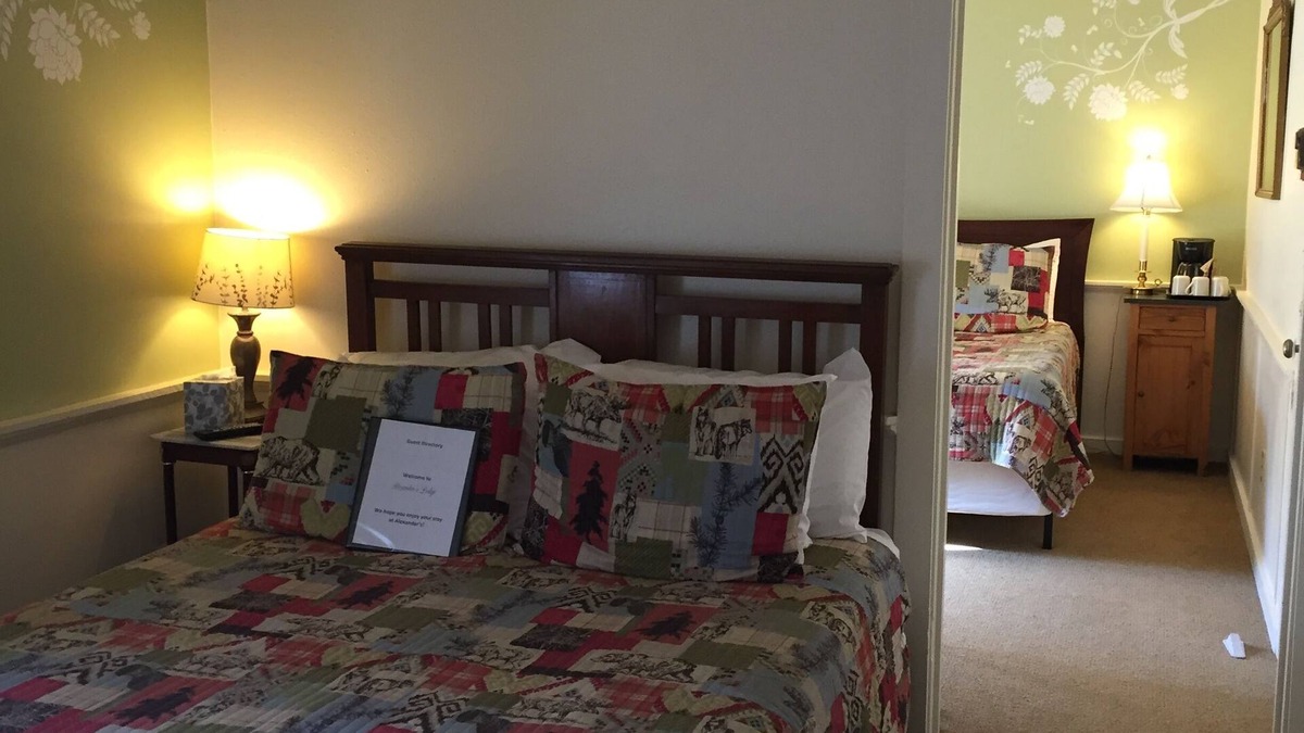 Ashford Cabin | Alexander's Lodge At Mt Rainier(2 beds, breakfast included)