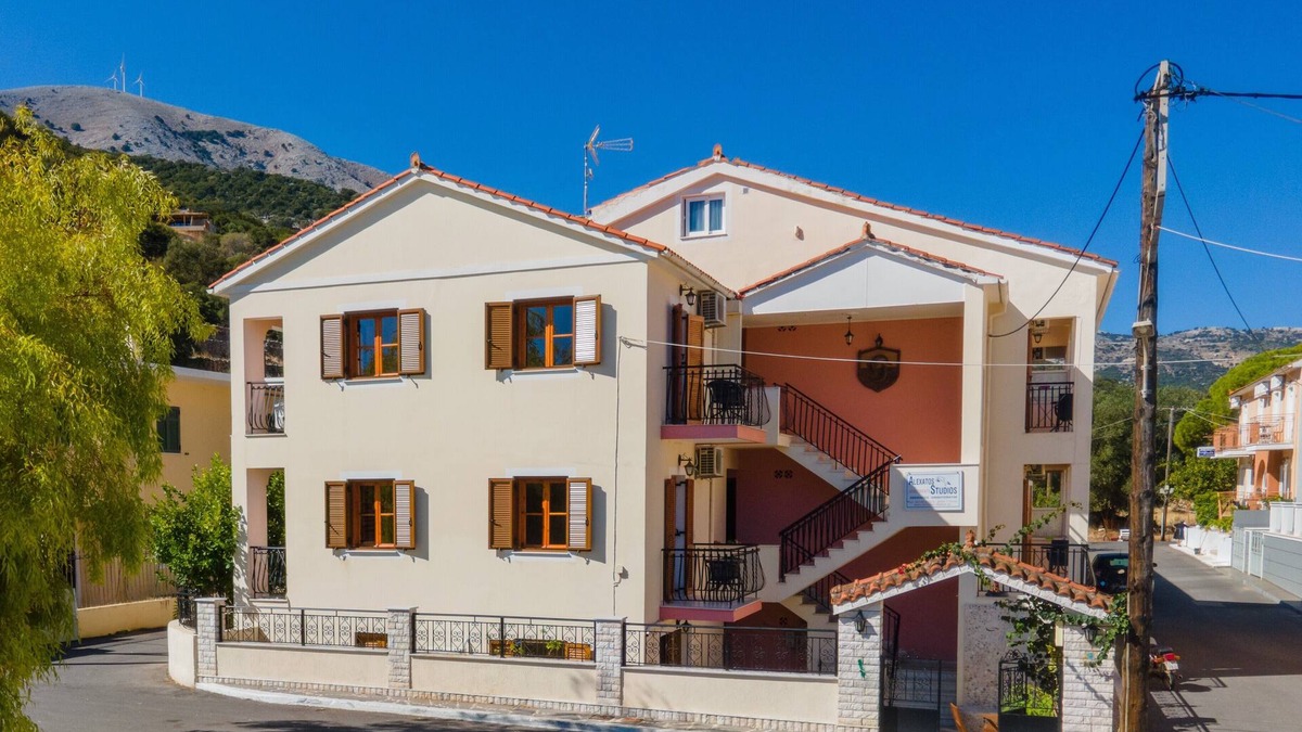 Agia Efimia Apartment | Alexatos Attic Studios with terrace