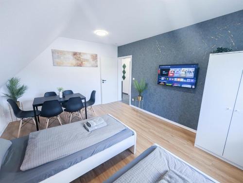 Winterhalde Apartment | ALFA Stuttgart 3 Zimmer 6 Betten Apartment Wasen MercedesBenz MHP Arena l Bad I Küche l WIFI & SmartTV l 3BR & 6 Beds l Bathroom l Kitchen