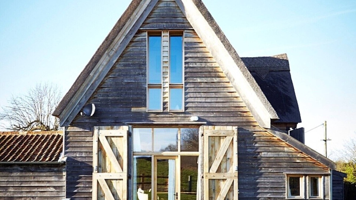 Bramfield House | Alfred's Barn sleeps up to 8 in 4 bedrooms