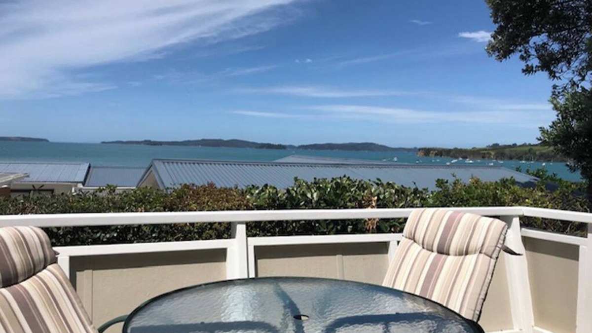 Algies Bay House | Algies Bay Family Escape - Direct Access to the Beach!