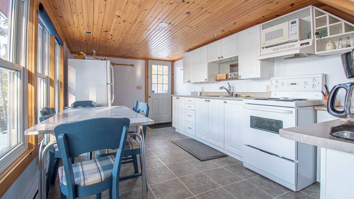 Algonquin Highlands Cottage | Algonquin Lakeside Escape