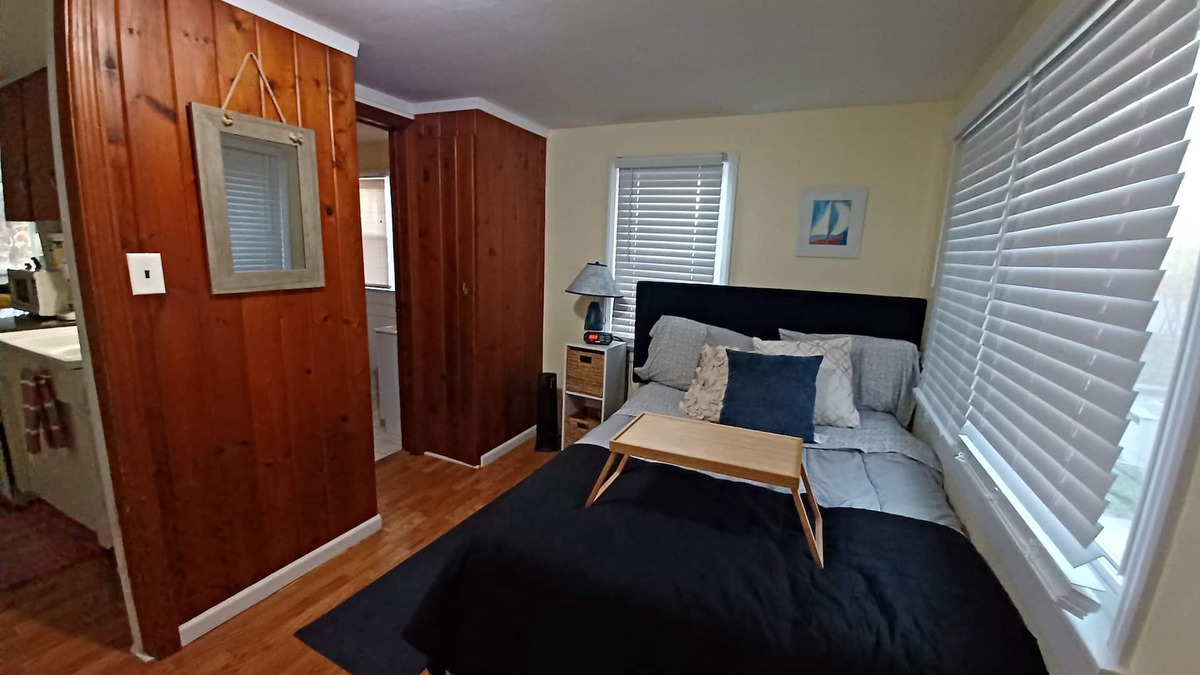 Hastings Apartment | Algonquin Lakeside Suite D with Private Dock