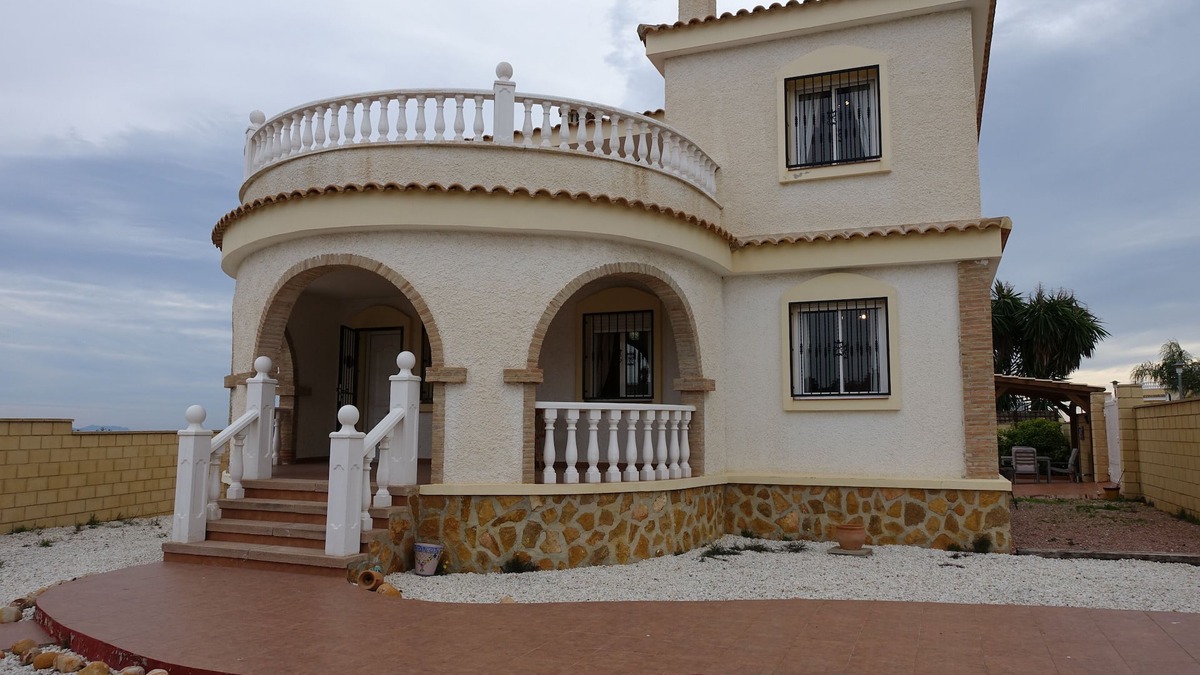 Monforte del Cid Villa | Alicante Area, Private Villa, Private Swimming Pool And Air Con and Wi Fi