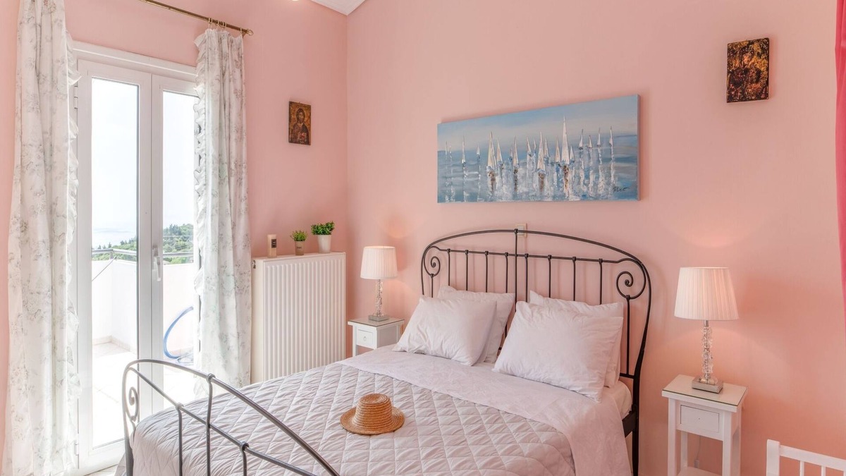 Paliki Apartment | Aliki's Top Floor Suite