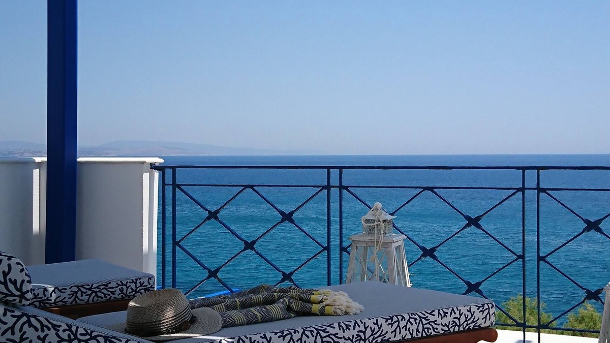 Paralia Agias Fotinis House | Aliki Studios