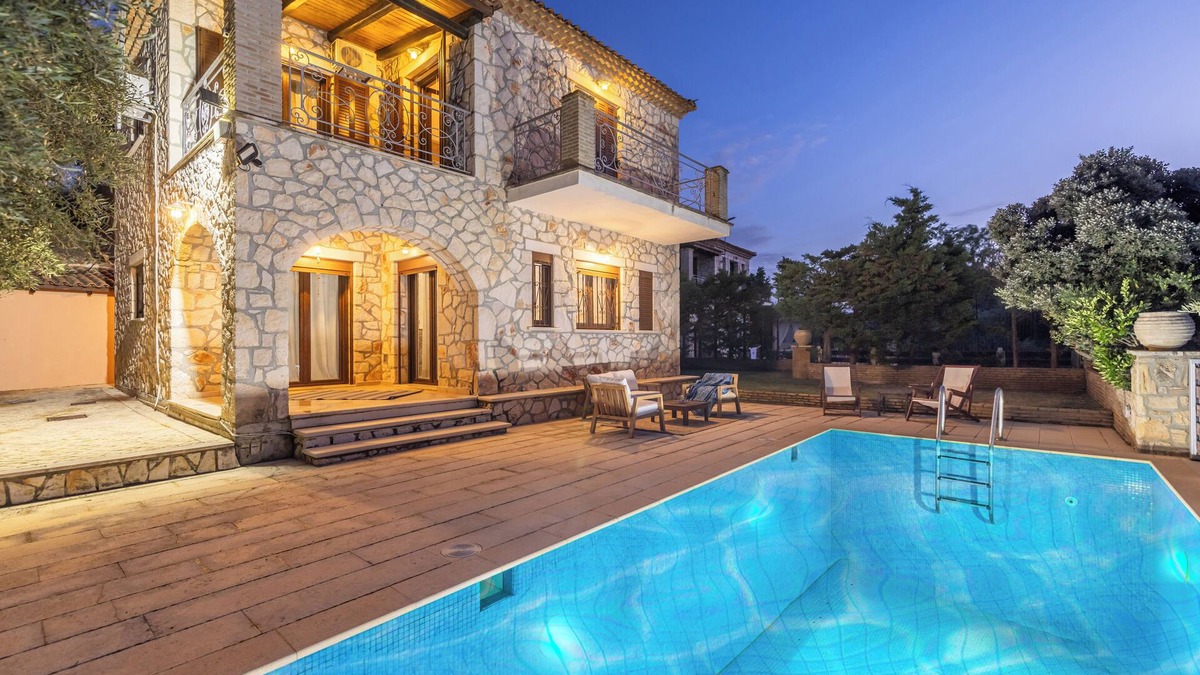 Akrotiri Villa | Aliki Villa - Country house with private swimming pool and view
