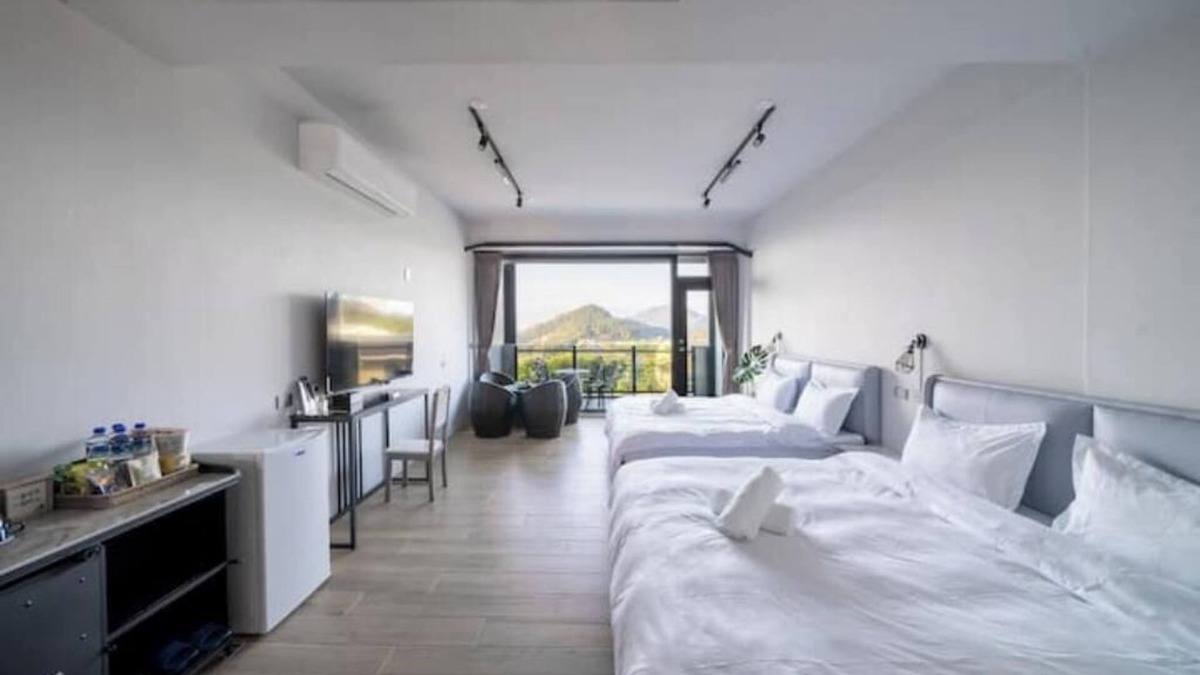 Alishan Apartment | Alishan See You Soon Mountain View Quad Room with Balcony