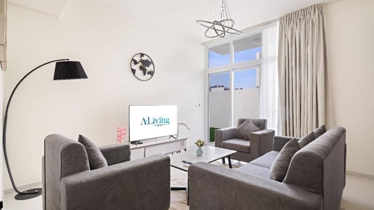Academic City Villa | Aliving 3BR Villa With Maid Room Damac Hills-2