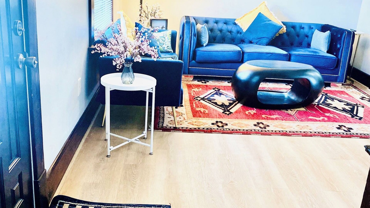 Latonia House | All essentials Amazing 3 bedroom 5 beds 1.5 baths with parking in Covington KY